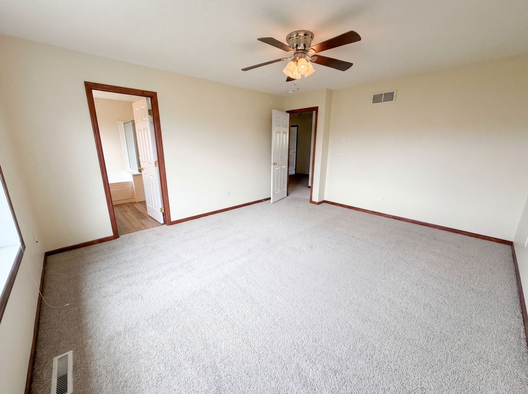 Photo 4 of 31 of 6757 Troy Ln N, Maple Grove, MN