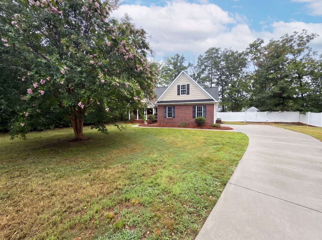 Photo 16 of 19 of 2037 Olde Towne Dr, Monroe, NC