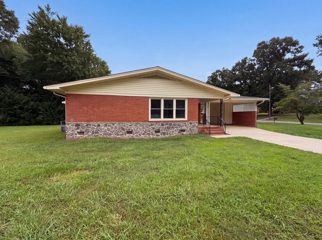 Photo 16 of 17 of 1951 Taylor Dr, Gastonia, NC
