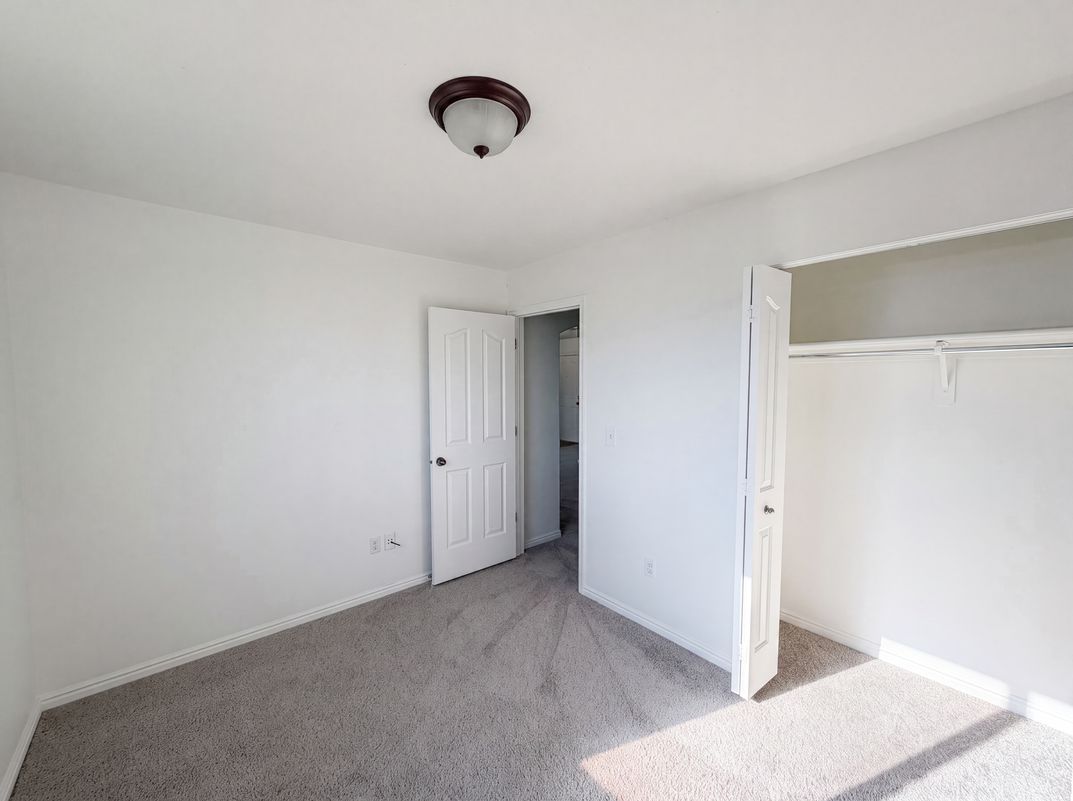Photo 13 of 18 of 14273 S Heartstone Cir, Herriman, UT