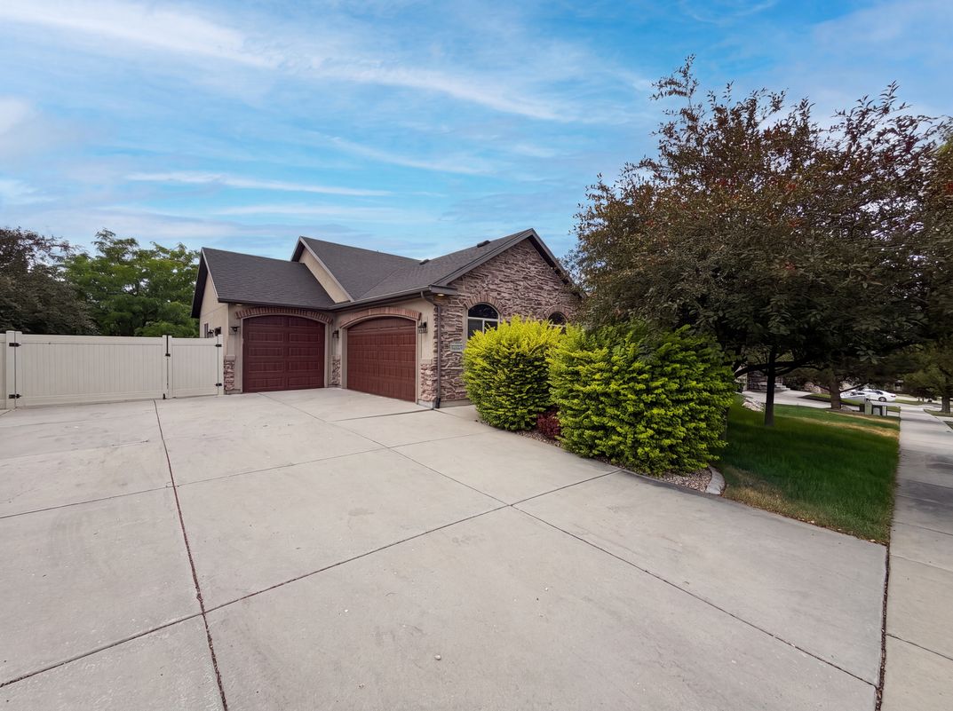 Photo 28 of 31 of 14496 S Fox Creek Dr, Herriman, UT