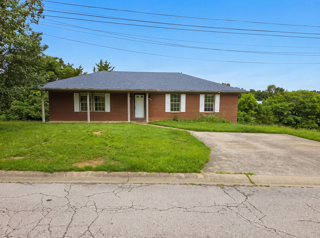Photo 14 of 24 of 1317 Twin Brook Dr, Berea, KY