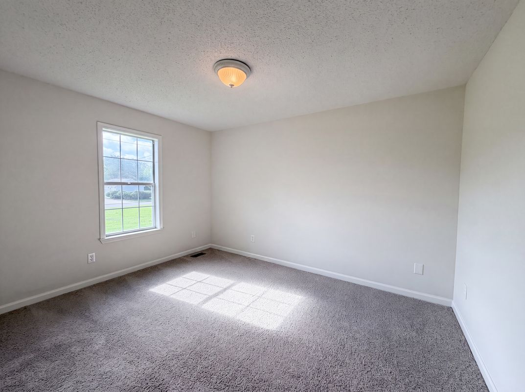 Photo 11 of 22 of 1112 Claire Dr, Spring Hill, TN