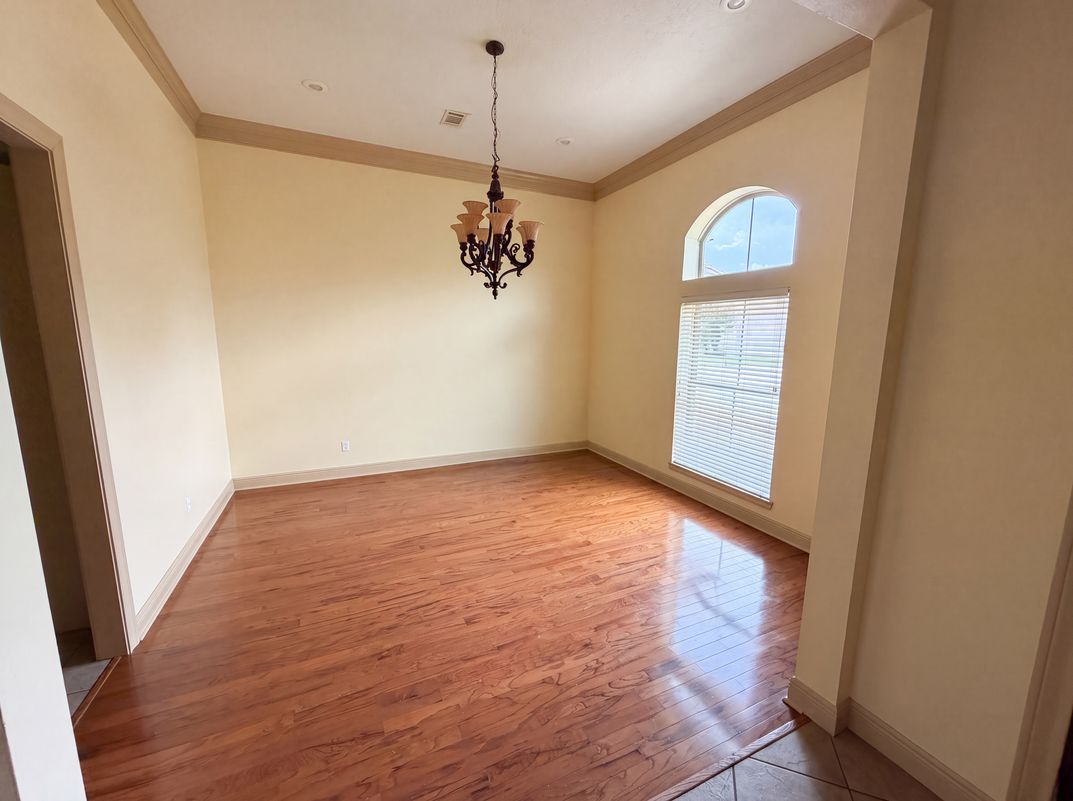 Photo 9 of 24 of 7945 Laurelwood St, Beaumont, TX