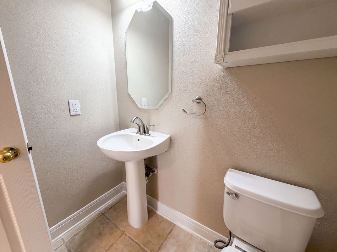 Photo 12 of 23 of 13419 Star Heights Dr, San Antonio, TX