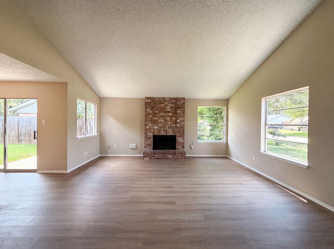 Photo 6 of 17 of 5602 Briarwood Forest Dr, Houston, TX