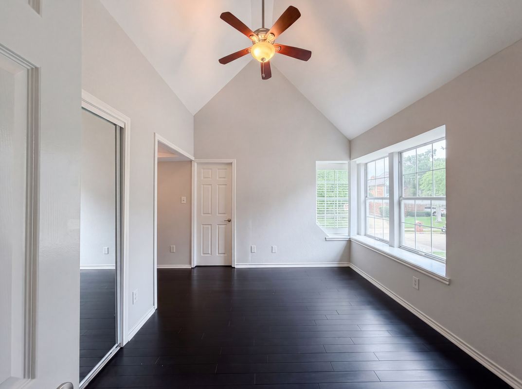 Photo 18 of 27 of 7707 Windmere Ct, Irving, TX