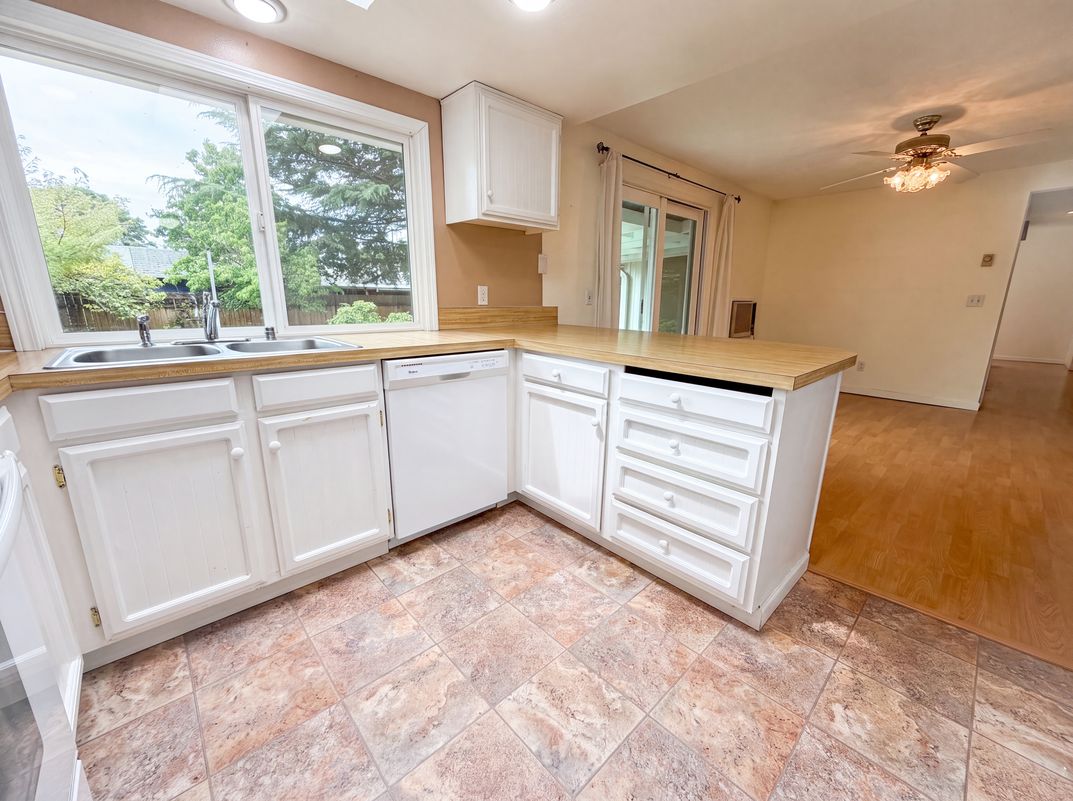 Photo 6 of 21 of 2908 NE 103rd Ave, Vancouver, WA