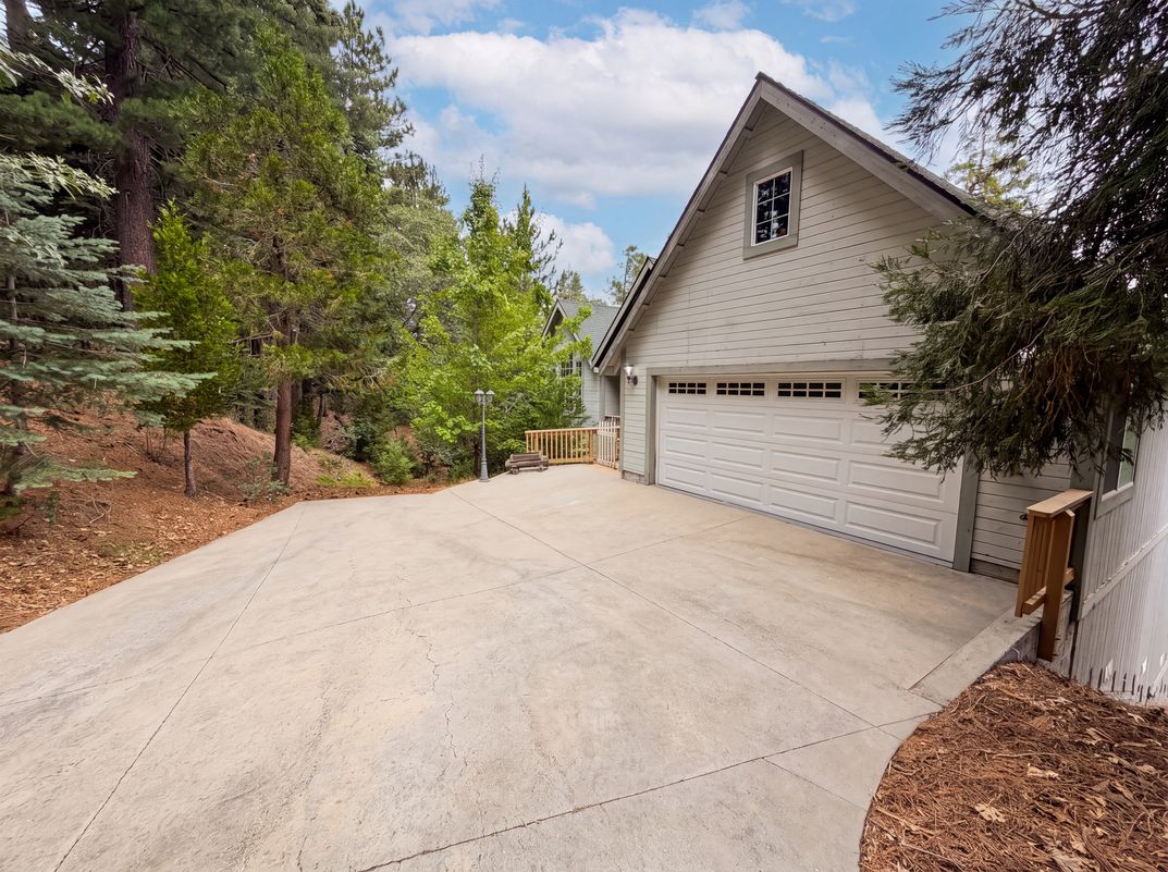 Photo 21 of 24 of 295 Fairway Dr, Lake Arrowhead, CA