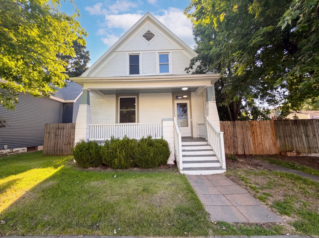 Property photo 1 of 415 N 4th St