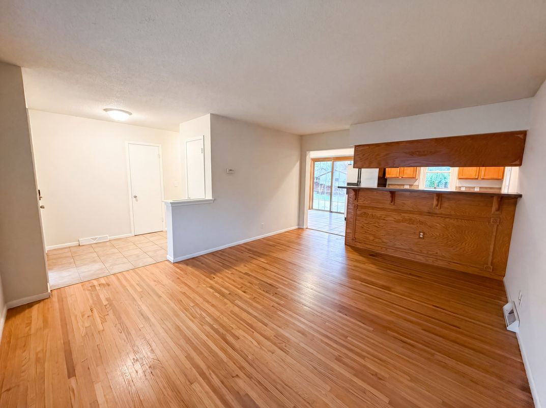 Photo 9 of 22 of 2807 Ohenry Rd, Brooklyn Center, MN