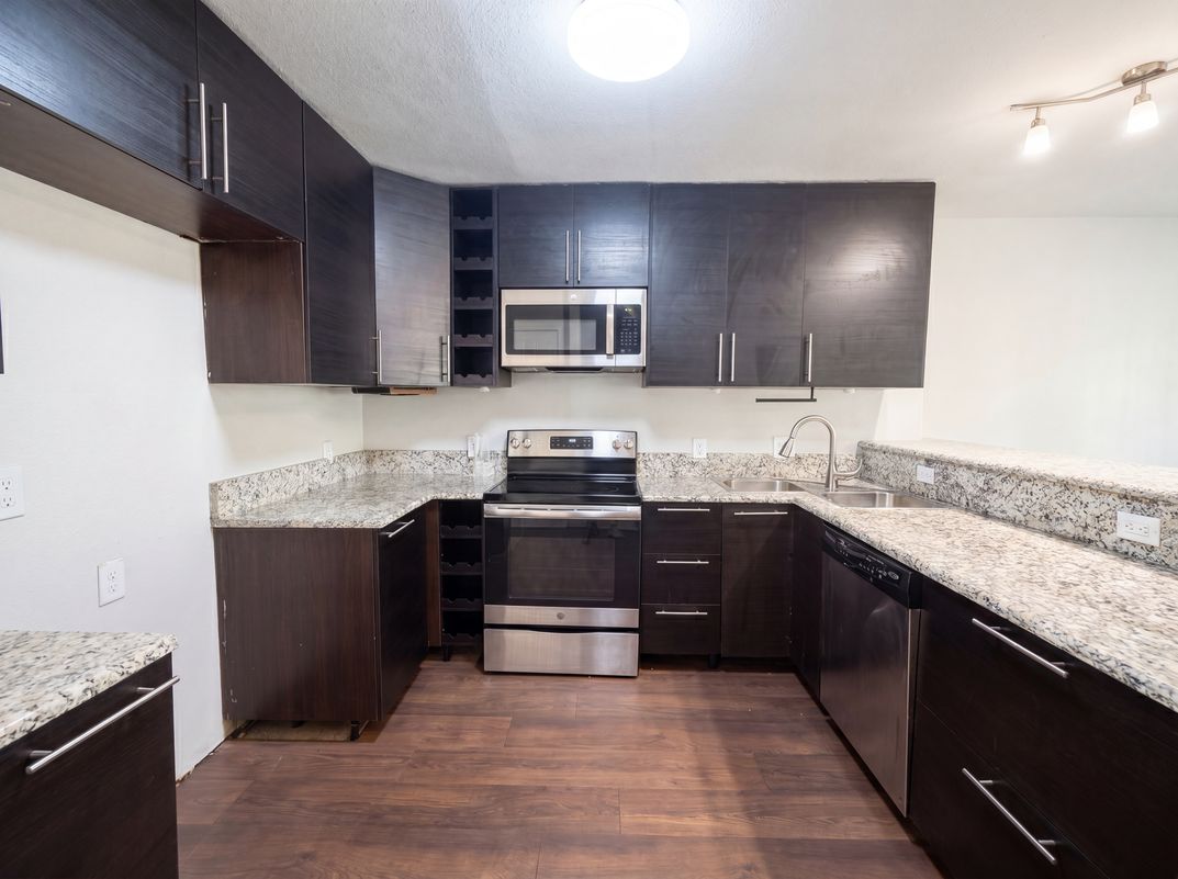 Photo 2 of 17 of 4526 S Horseshoe Trl, The Colony, TX