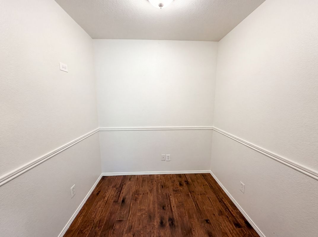 Photo 10 of 17 of 1618 Hillside Dr, Waxahachie, TX