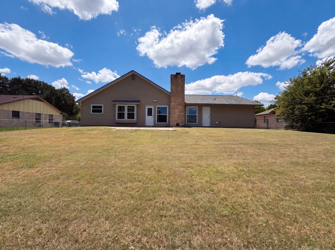 Photo 5 of 16 of 2803 Persimmon Dr, Killeen, TX