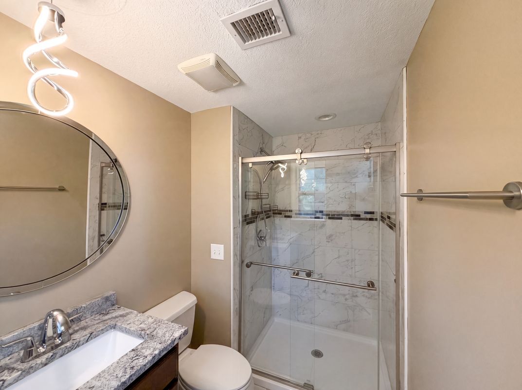 Photo 12 of 23 of 4321 NW Briarcliff Ln, Kansas City, MO
