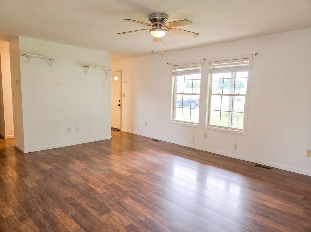 Photo 6 of 24 of 1317 Twin Brook Dr, Berea, KY