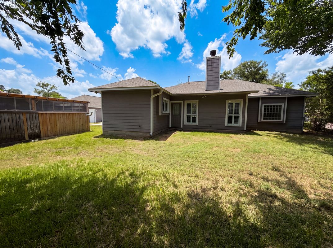 Photo 5 of 19 of 7934 Round Rock Dr, Houston, TX