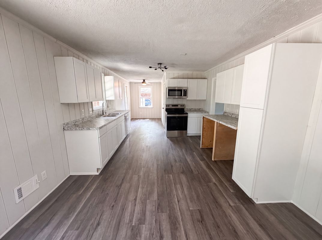 Photo 10 of 27 of 1425 Hollyberry Ln, West Columbia, SC