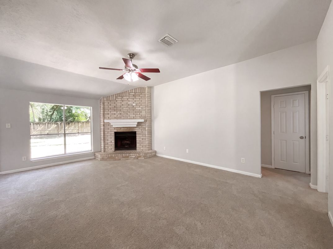 Photo 6 of 16 of 4911 Creek Shadows Dr, Kingwood, TX