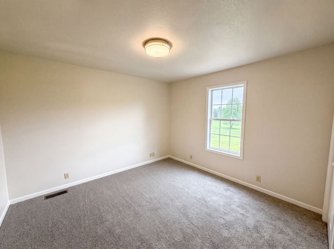 Photo 10 of 37 of 3146 Lora Dr, Maryville, TN