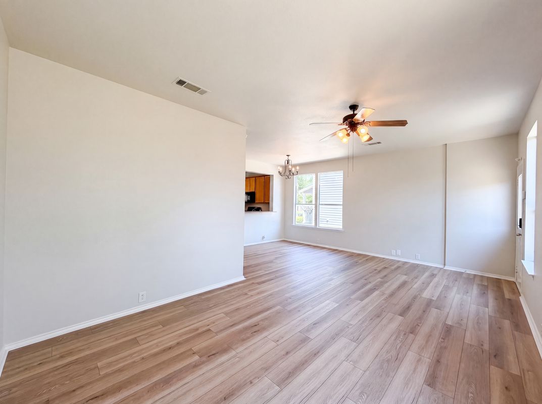 Photo 11 of 26 of 10636 Traymore Dr, Fort Worth, TX