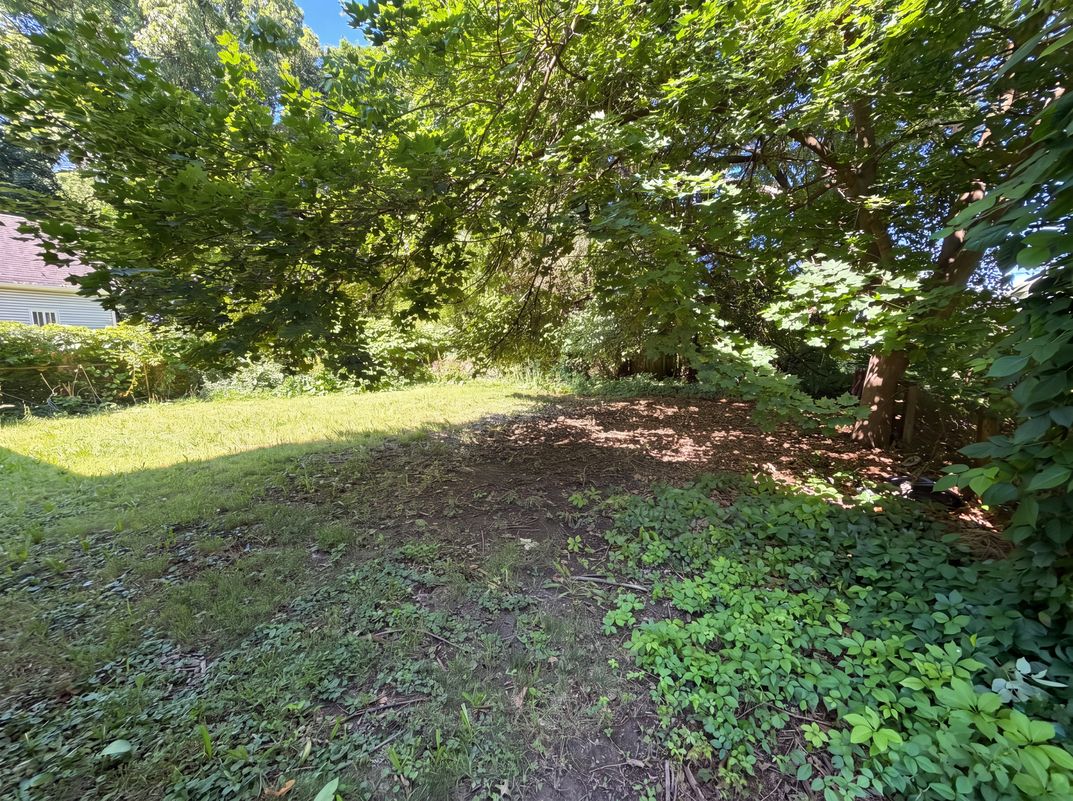 Photo 16 of 19 of 1004 Bellows St, Akron, OH