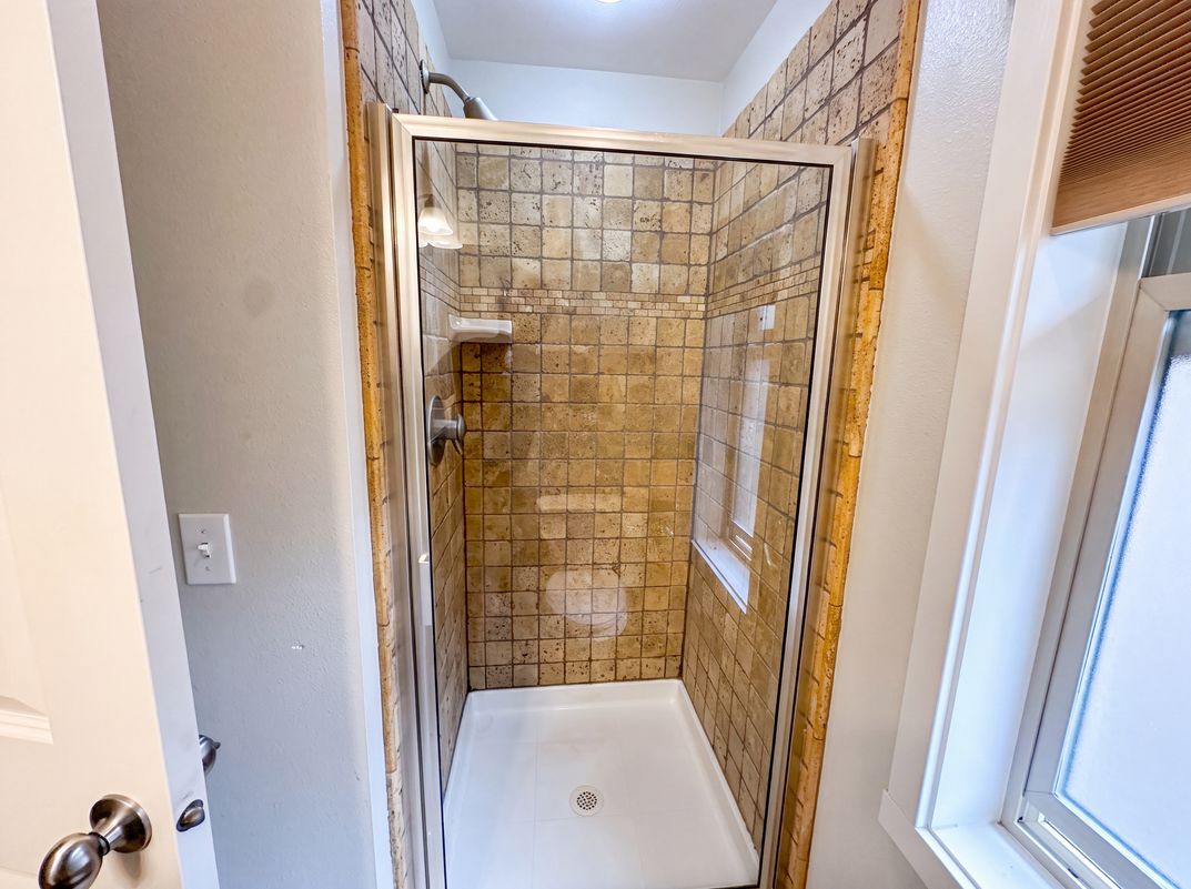 Photo 11 of 23 of 1553 NW 58th St, Seattle, WA