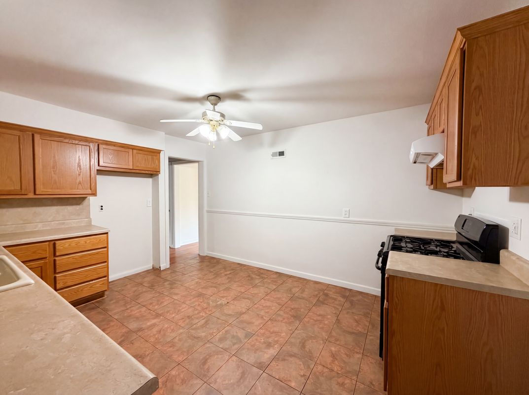 Photo 15 of 21 of 1607 N 17th St, Belleville, IL