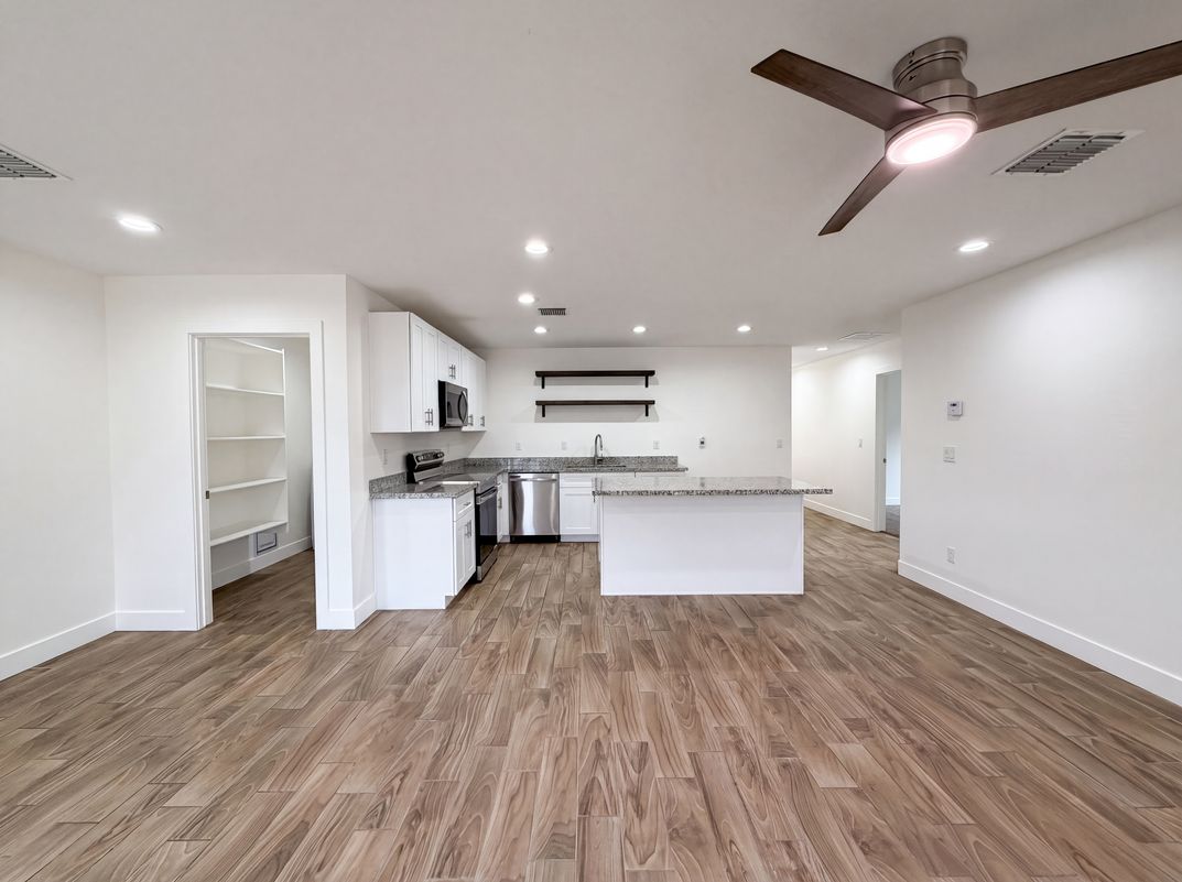 Photo 6 of 19 of 5713 S 13th Ave, Phoenix, AZ