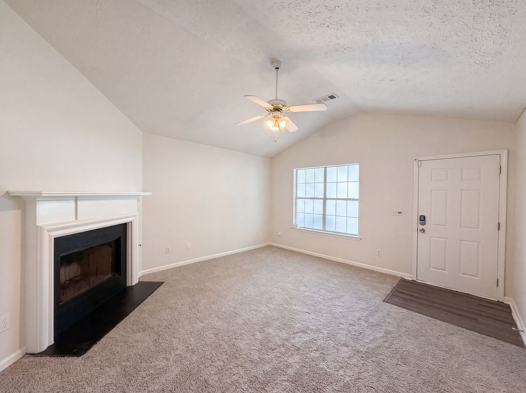 Photo 12 of 18 of 10543 Crabtree Dr, Jonesboro, GA