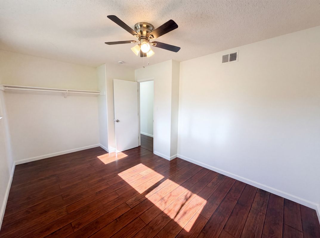 Photo 4 of 39 of 4948 Dewey Dr, Fair Oaks, CA