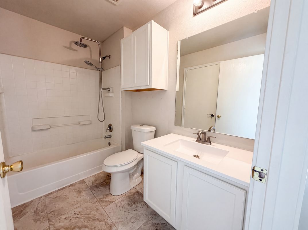 Photo 11 of 16 of 1076 Shadow Creek Blvd, Buda, TX