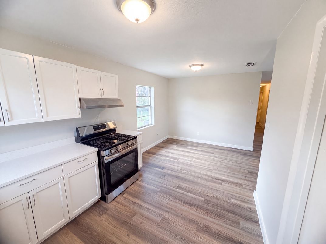 Photo 8 of 26 of 308 N 30th St, Fort Pierce, FL