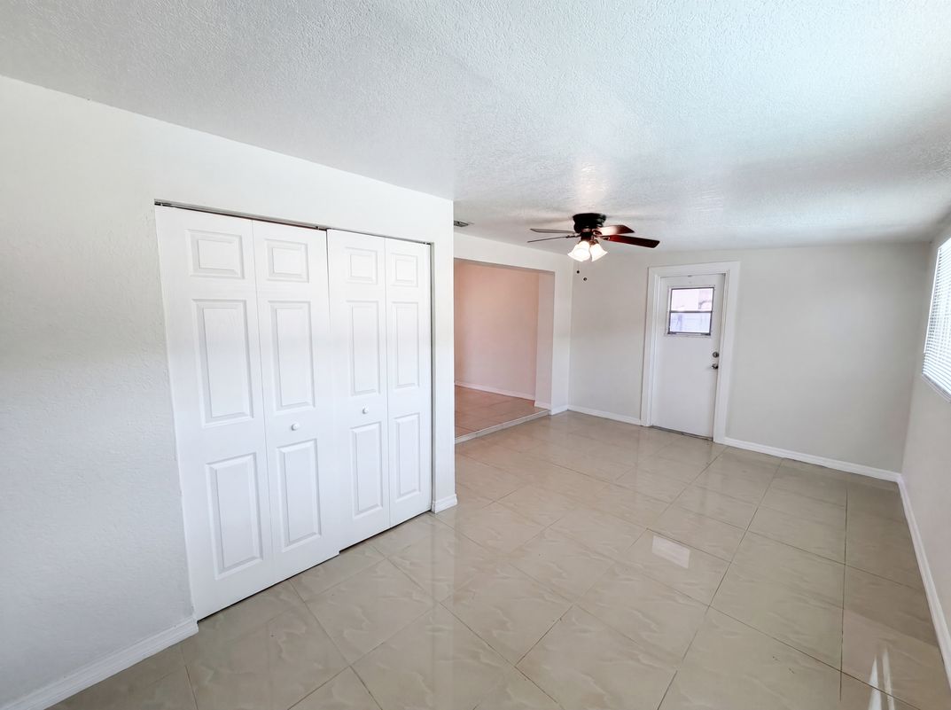 Property photo 3 of 15525 Bedford Cir E