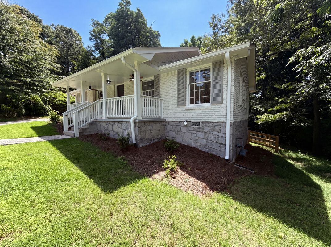 Photo 20 of 23 of 2320 Capehart Cir NE, Atlanta, GA