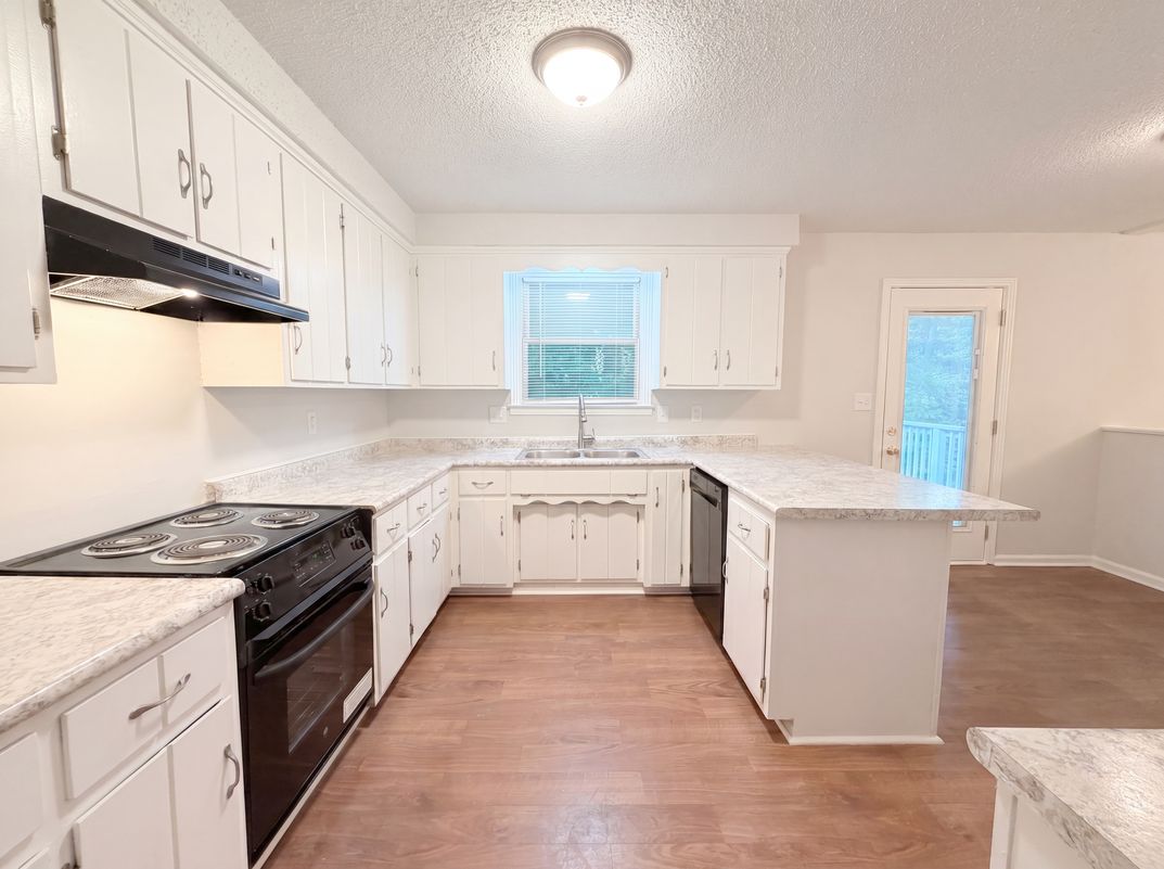 Property photo 2 of 166 Kirby Dr