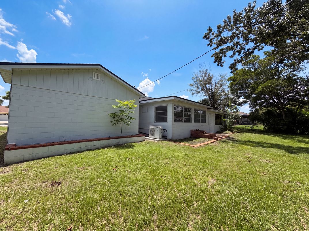 Photo 23 of 24 of 1044 E Lombardy Dr, Deltona, FL