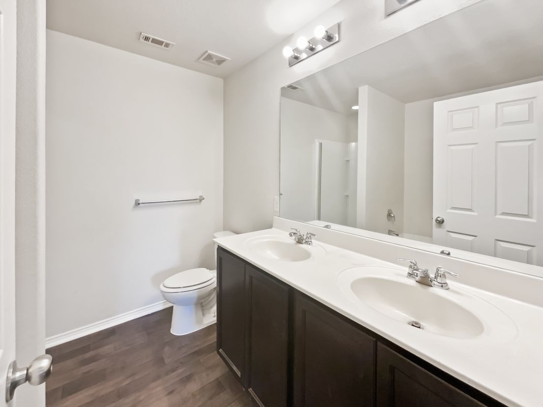 Photo 7 of 19 of 1409 Rivers Creek Ln, Little Elm, TX