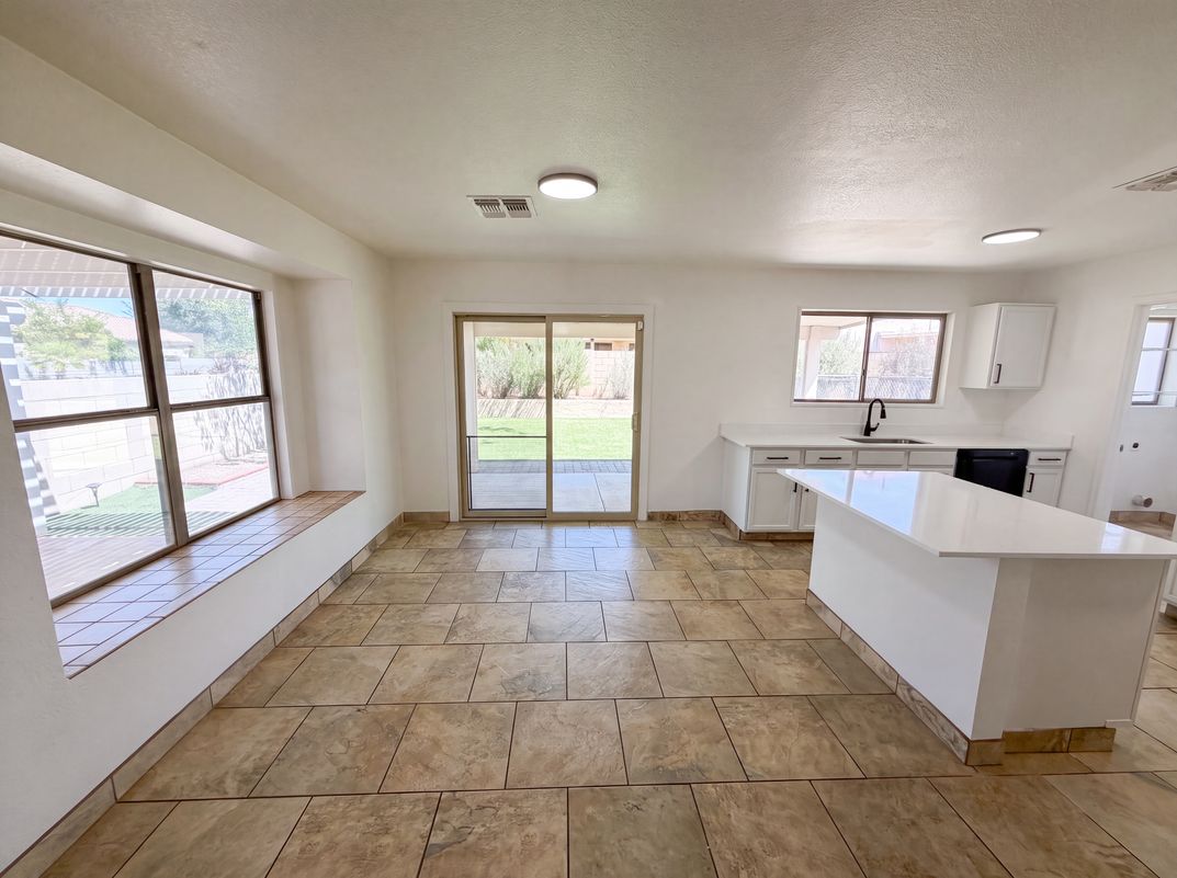 Photo 6 of 20 of 5596 W Cortaro Crossing Dr, Tucson, AZ