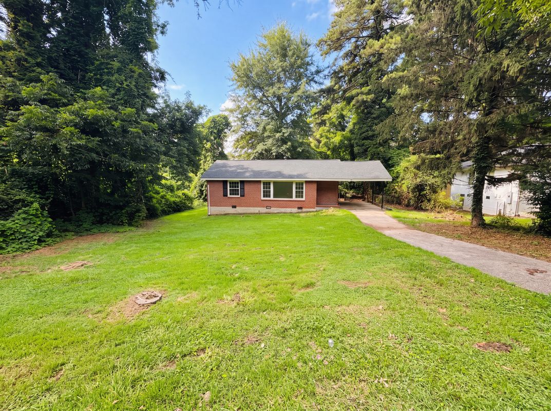 Photo 15 of 18 of 856 Glenway Dr, Atlanta, GA