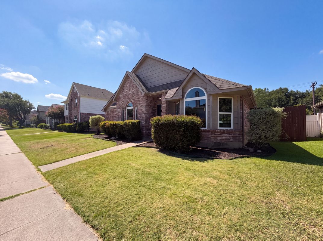 Photo 21 of 25 of 713 Lake Bluff Dr, Flower Mound, TX