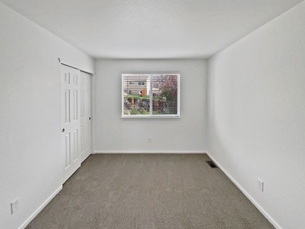 Photo 15 of 21 of 9115 W Hinsdale Pl, Littleton, CO