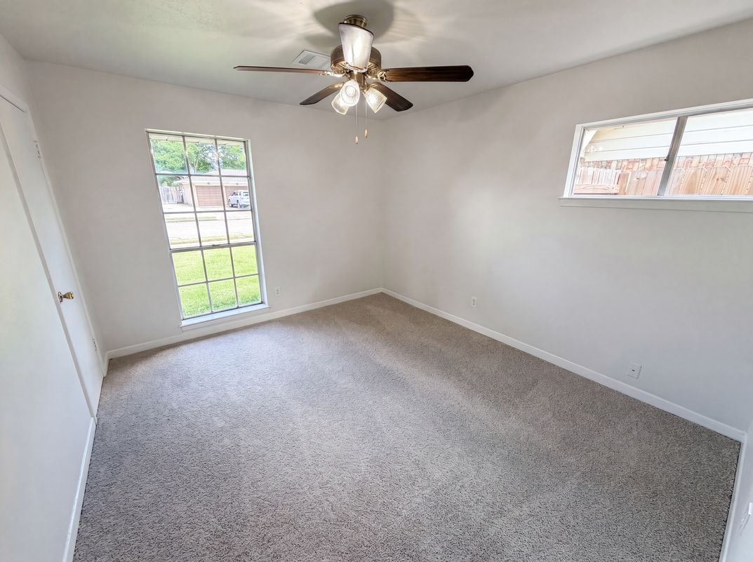 Photo 21 of 26 of 910 Luella Ave, Deer Park, TX