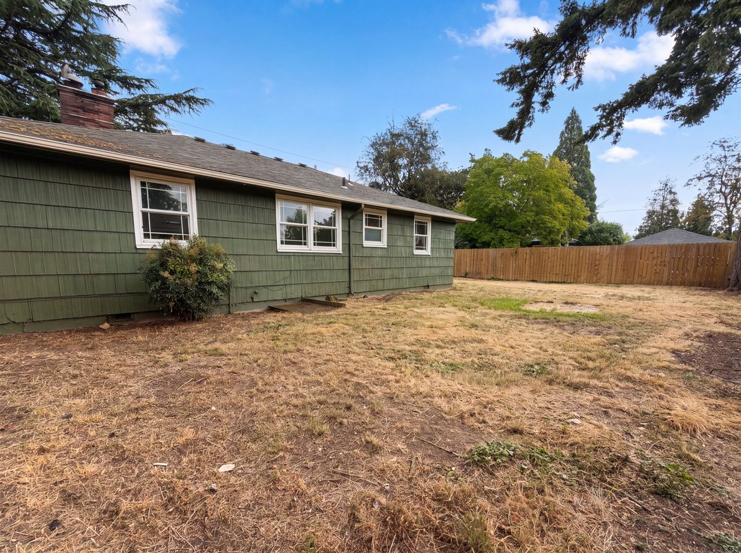Photo 5 of 16 of 11650 NE Glisan St, Portland, OR