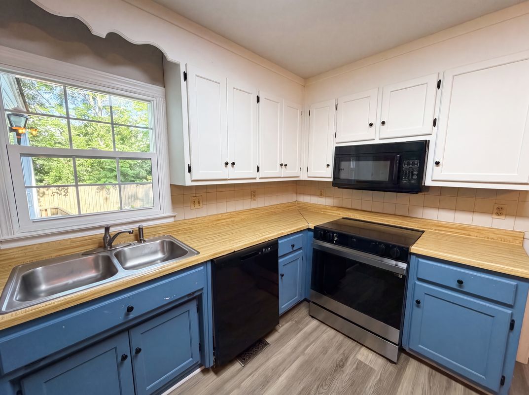 Photo 9 of 16 of 10912 Belvoir Rd, Chester, VA