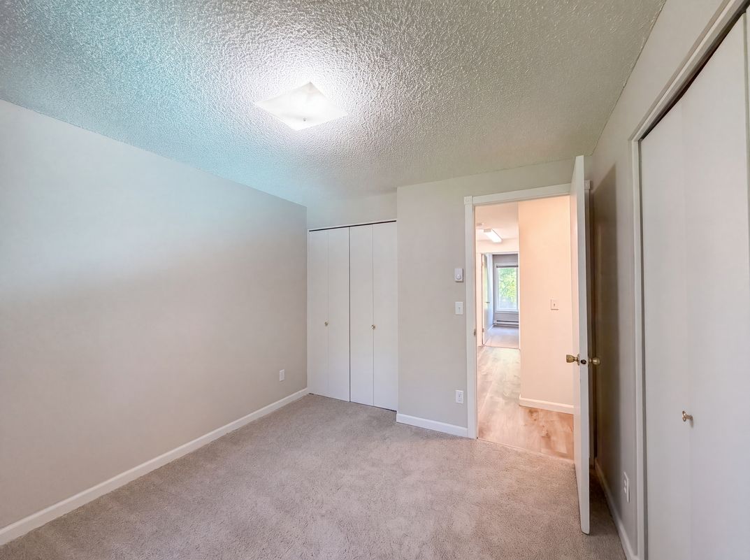 Photo 9 of 24 of 650 SW Meadow Dr, Beaverton, OR