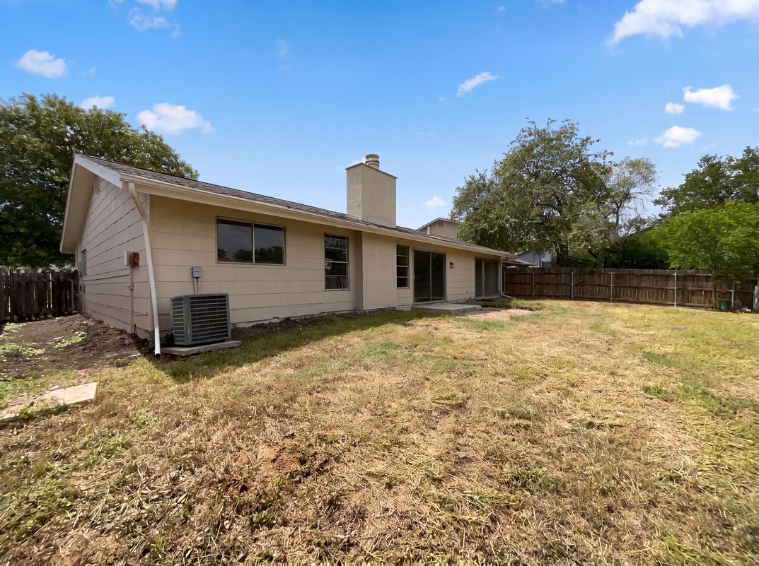 Photo 18 of 19 of 1154 S Ellison Dr, San Antonio, TX