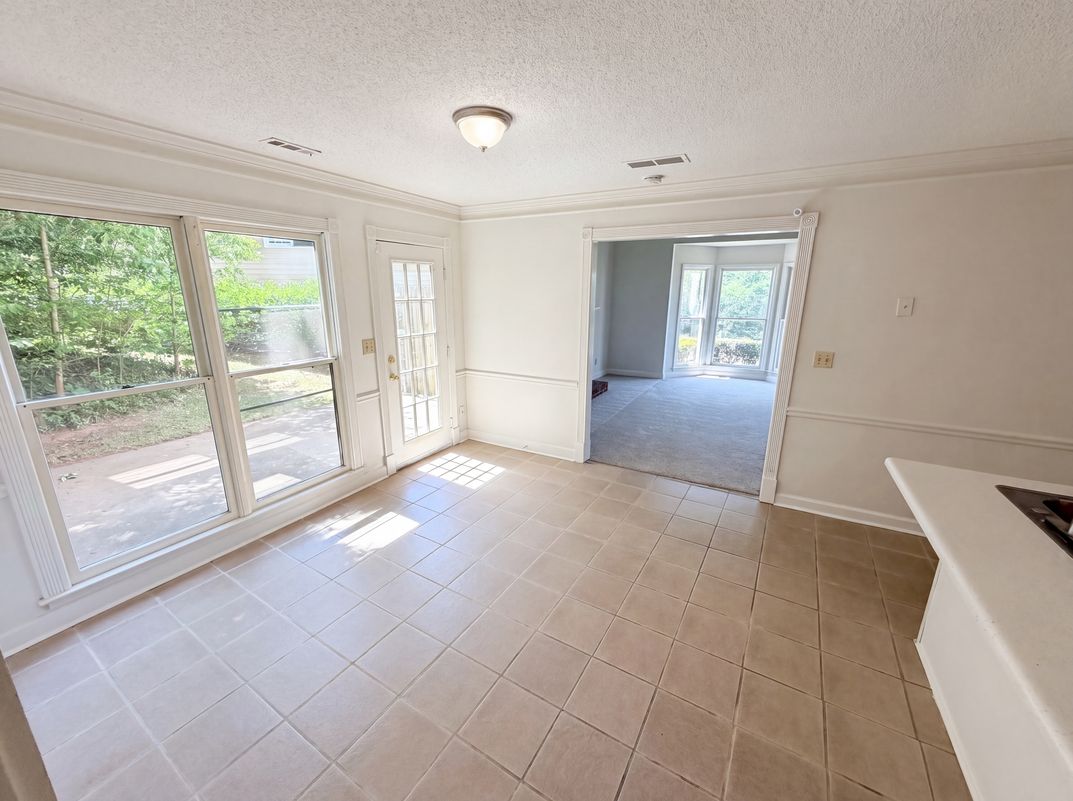 Photo 6 of 26 of 1150 Magnolia Way SE, Smyrna, GA