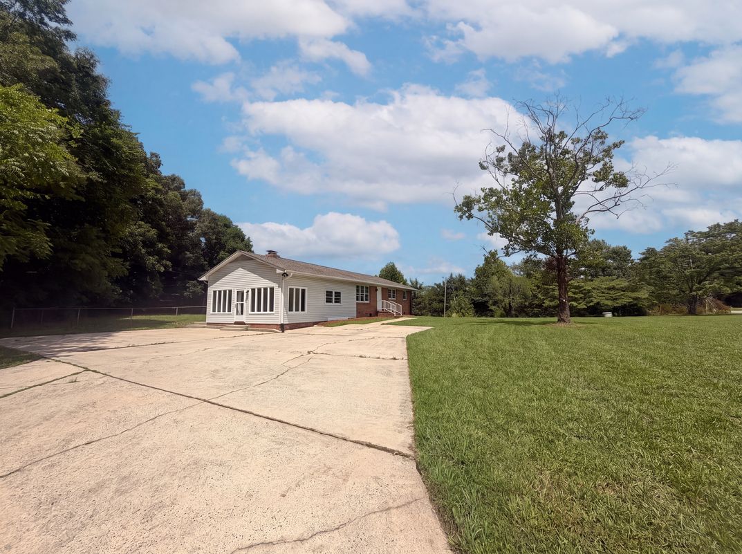 Photo 20 of 22 of 4913 Millpoint Rd, Greensboro, NC