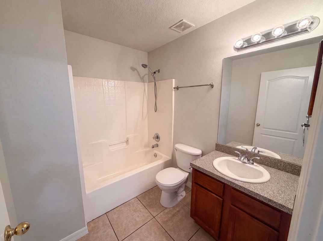 Photo 18 of 33 of 306 Garden Oak Ct, Apopka, FL